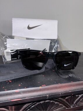 Nike Made in Italy Essential Endeavor Black Sunglasses NWT